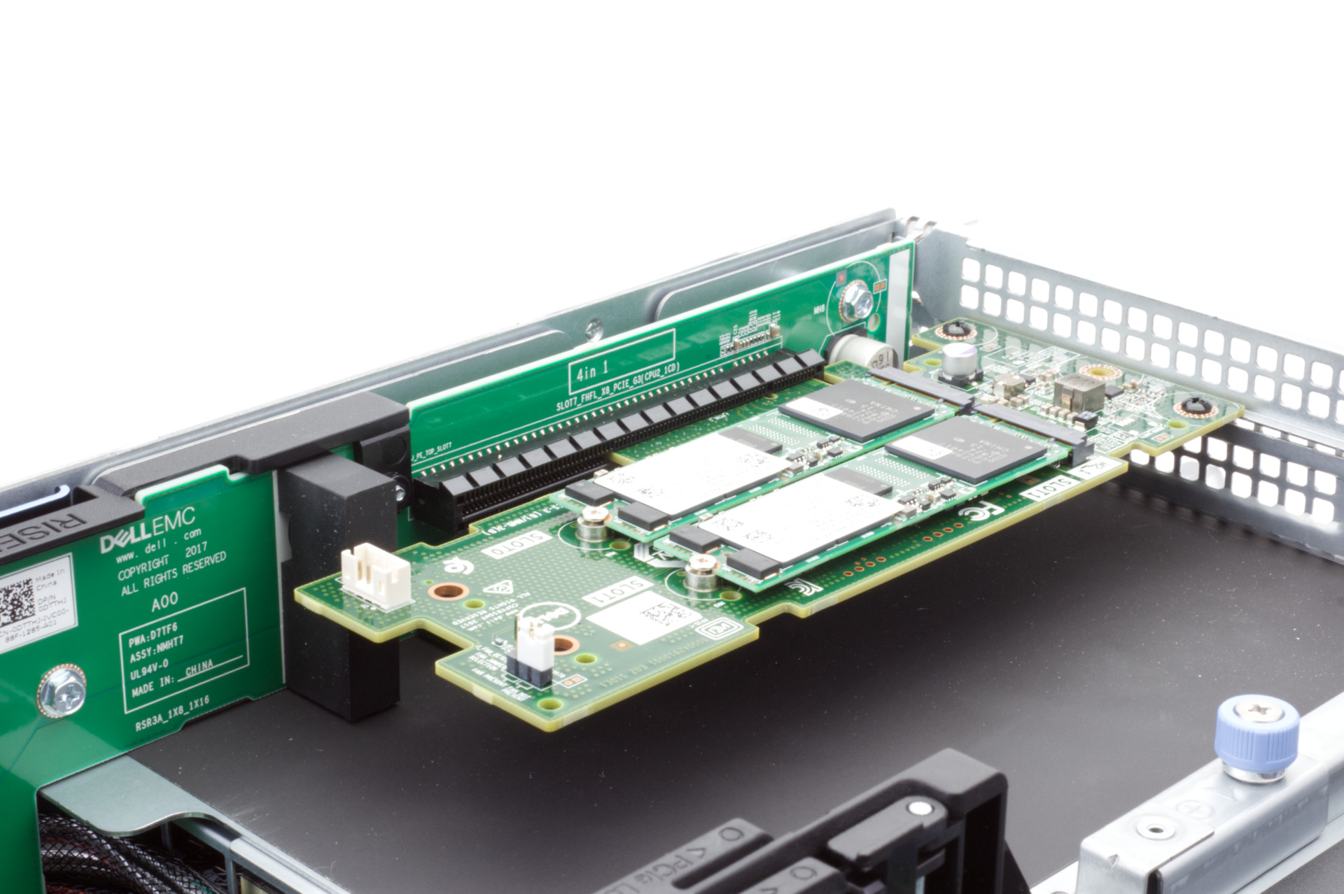BOSS adaptér se dvěma M.2 SATA disky